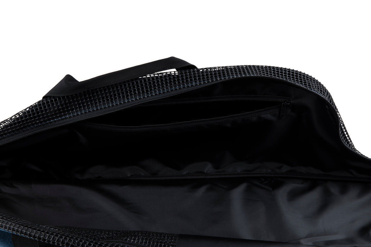 Oversized binding compartment on Radar slalom waterski bag