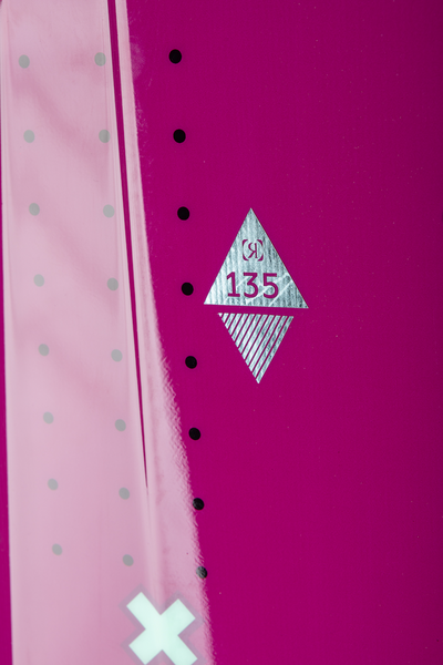 Ronix Krush wakeboard toe-side rail and molded-in fin detail