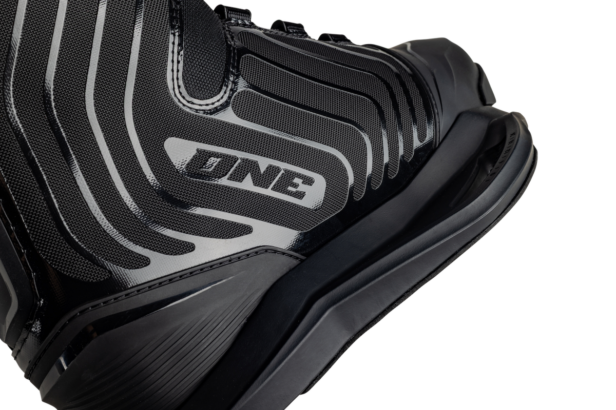 Side view of Ronix One Gloss Midnight wakeboard bindings